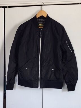 Alpha Industries Black Bomber Jacket - Classic Lightweight Zip-Up